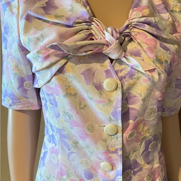 Valentino Boutique pastel flowers short sleeve silk top. Size 8 - Picture 2 of 7